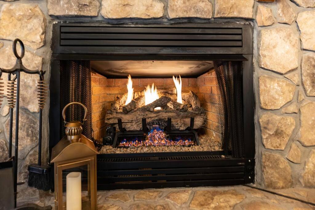 Mtn Cabin Sleeps 10 - 5 Mins To Fishing & Camping Ellijay Exterior photo
